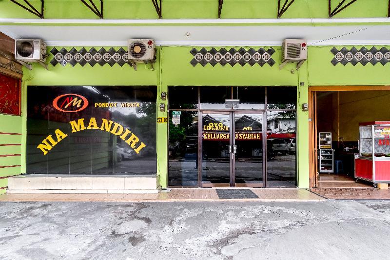 Oyo 723 Penginapan Nia Mandiri Syariah Medan Kültér fotó